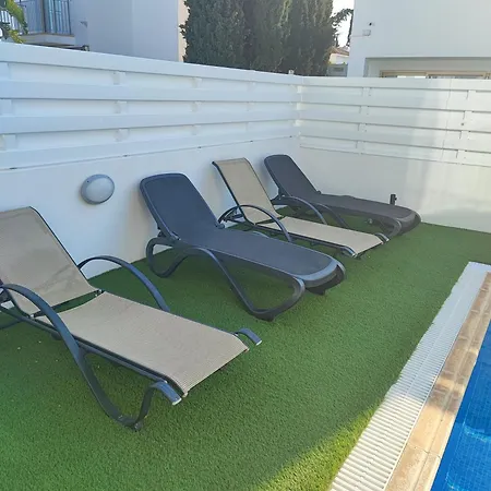 Guenther Palm Village פרוטאראס