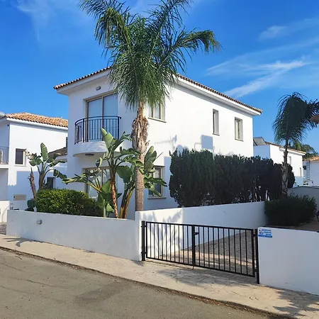 Guenther Palm Village Villa Protarász